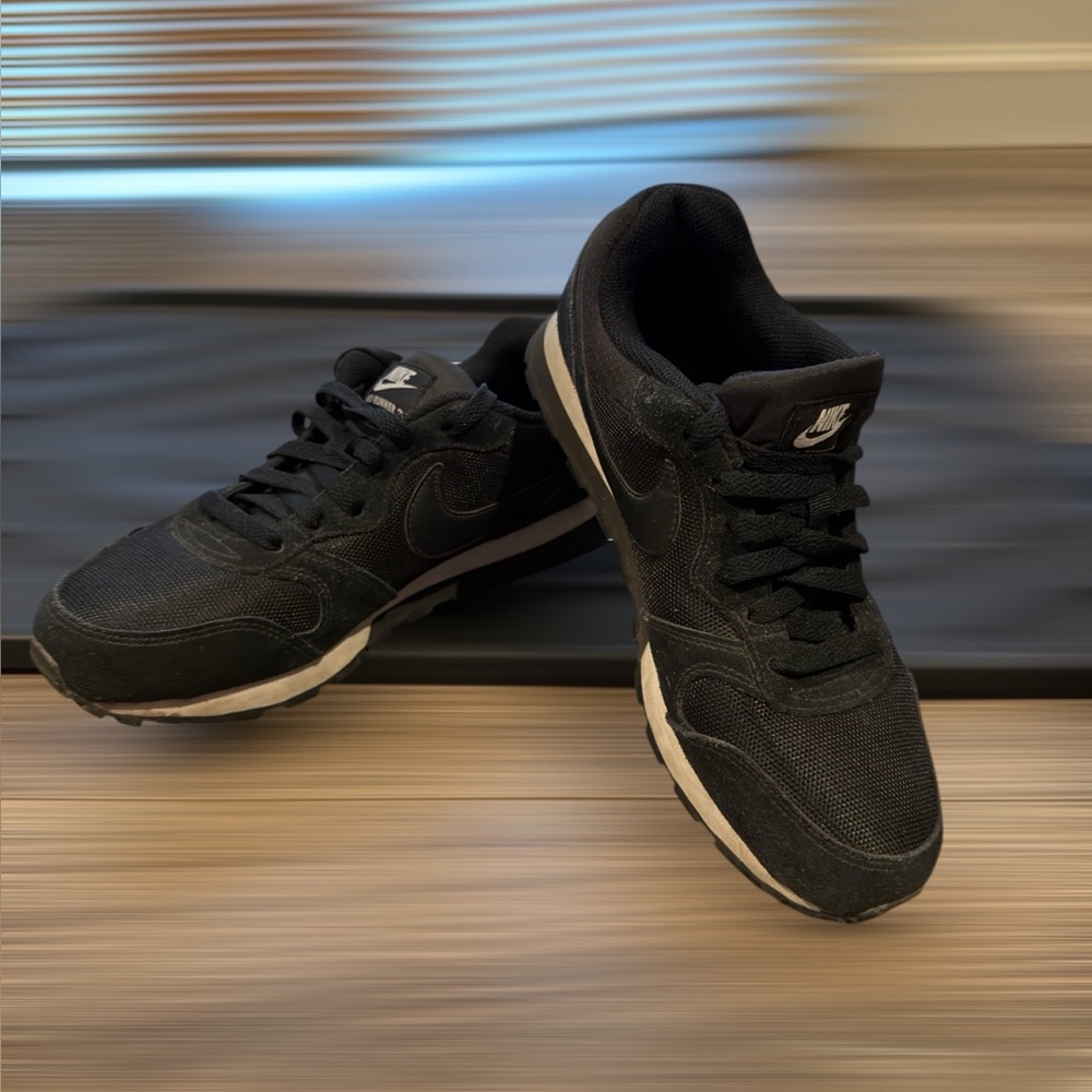 Nike Woman’s MD Runner 2 Size 8-Black and White Sneakers